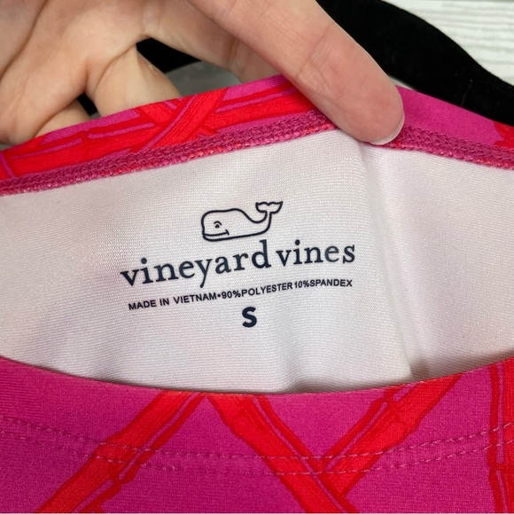 Vineyard Vines Island Scarf Print Bamboo Print UPF 50 Shirt Size Small Rashguard - Picture 3 of 5